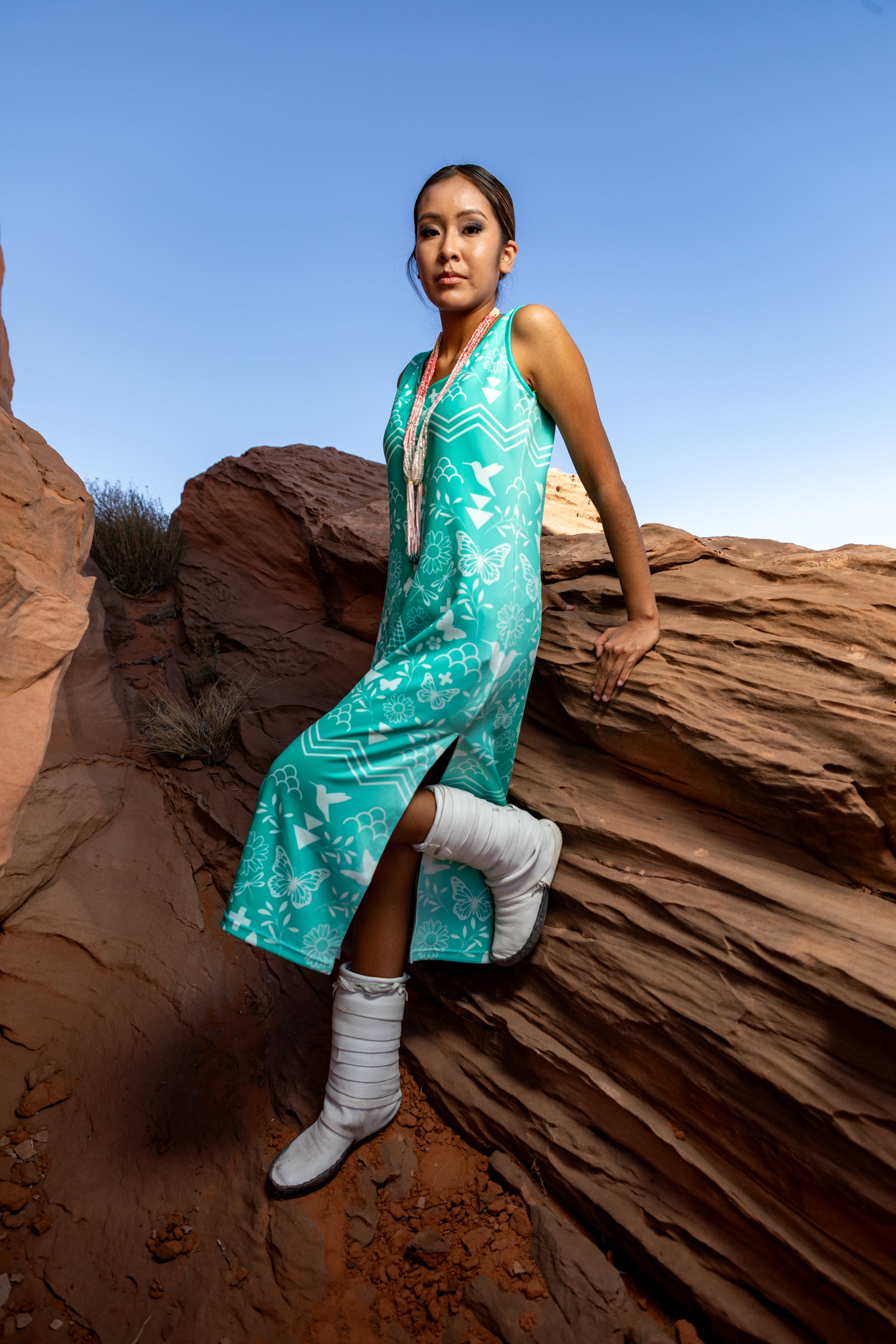 Sonaw Mana Sleeveless Scoop Neck Midi Dress